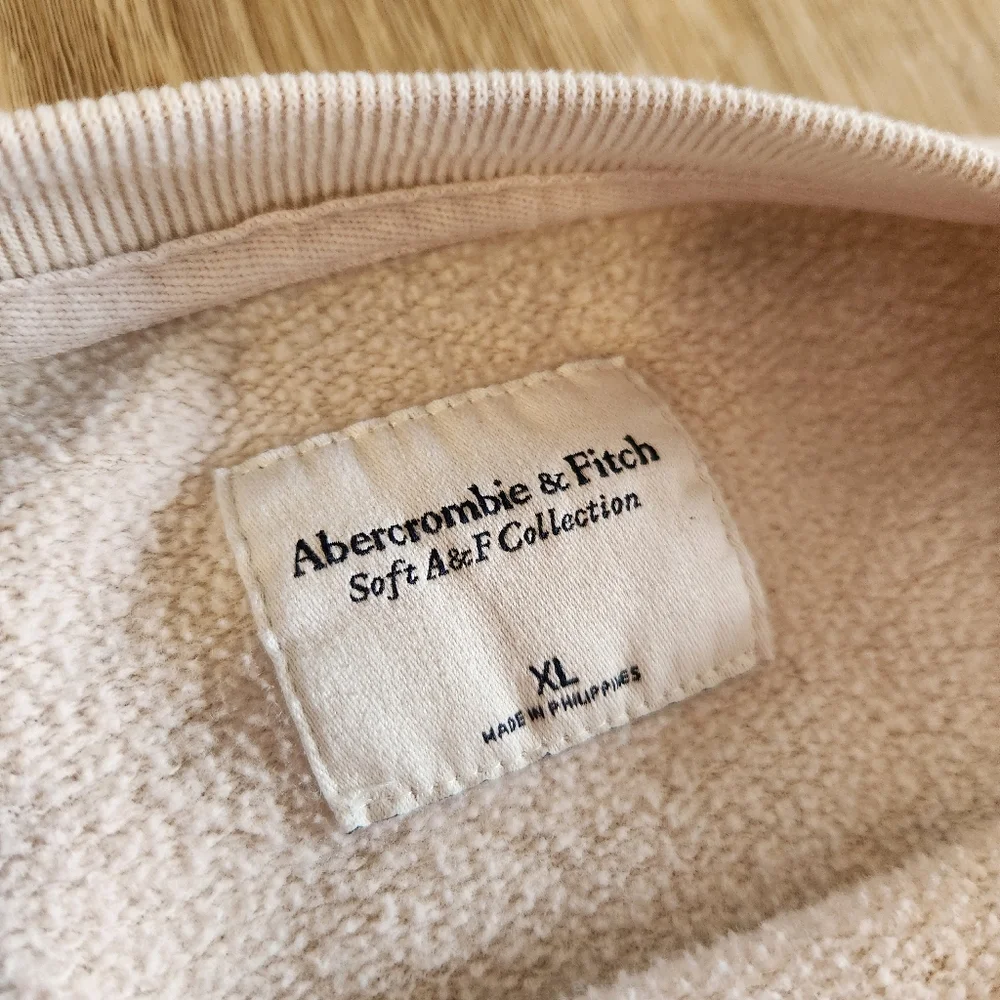 Abercrombie & Fitch Cream Graphic Sweatshirt - Picture 4 of 7
